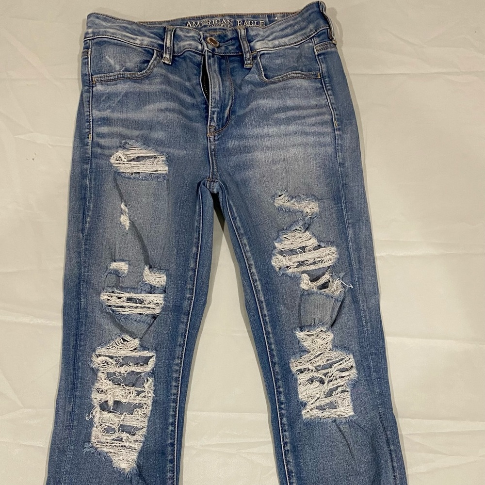 American Eagle Ladies ripped jeans - Super Stretch X , size 4